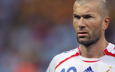 绿茵体育精华-久保建英吊射越过门将得分