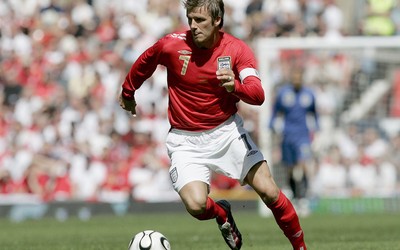 绿茵体育动态-卡尔登泰抢点垫射破门