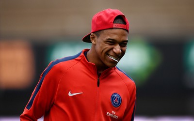 绿茵体育动态-拉米雷斯任意球梅开二度无解